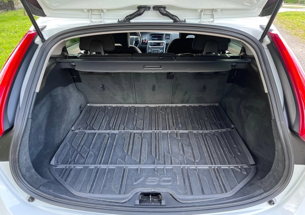 Volvo V60 cena 40900 przebieg: 253000, rok produkcji 2013 z Warszawa małe 781